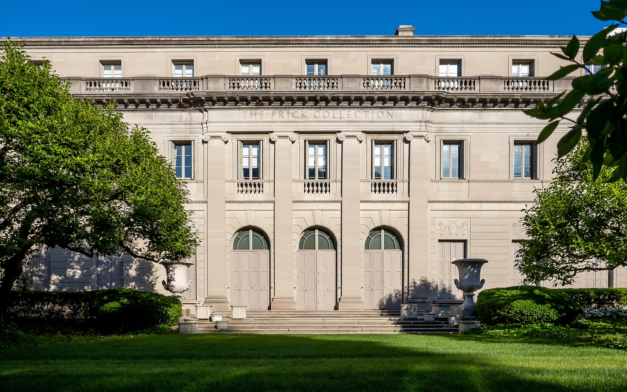 Arklet-frick: bringing ARKs from need to implementation at the Frick Collection